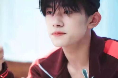 娱乐吃瓜酱千玺,揭秘明星背后的吃瓜故事  第2张